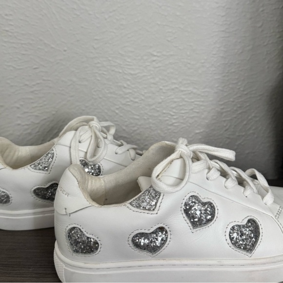 Kurt Geiger Kids White Sneakers with Glitter Hearts - Picture 2 of 4